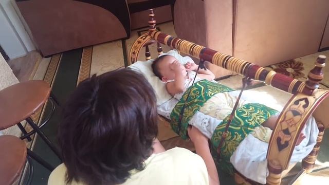 Аишка в бесіке(казахская детская люлька) смотреть онлайн