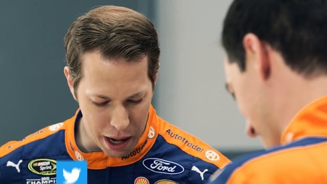Dueling Mean Tweets with NASCAR Drivers Brad Keselowski & Joey Logano смотреть онлайн