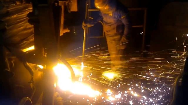 Вагранная печь. Плавка базальта. смотреть онлайн