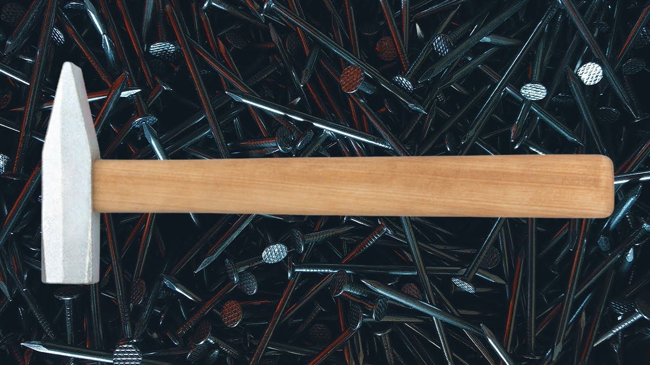 Как правильно насадить на молоток деревянную ручку, рукоятку. Хитрости мастеров. Полный УЛЁТ! смотреть онлайн