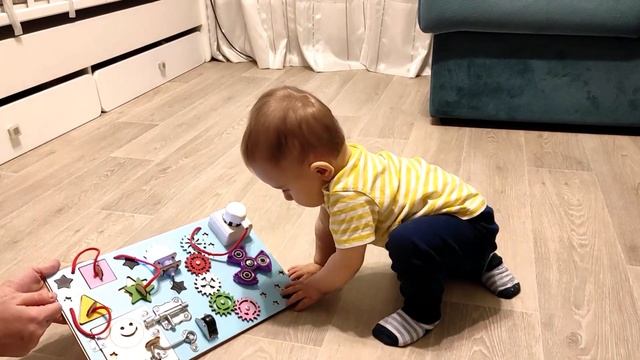 Первая реакция на Бизиборд. Обзор. Распаковка. смотреть онлайн