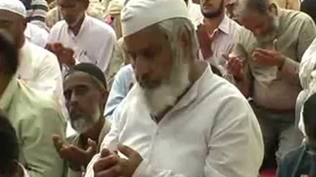 Namaz-e-Tashakkur at Idara Noor-e-Haq смотреть онлайн
