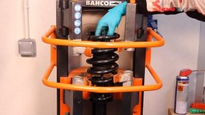 MITSUBISHI L200 Pickup - FRONT - Передние амортизаторы KYB установка