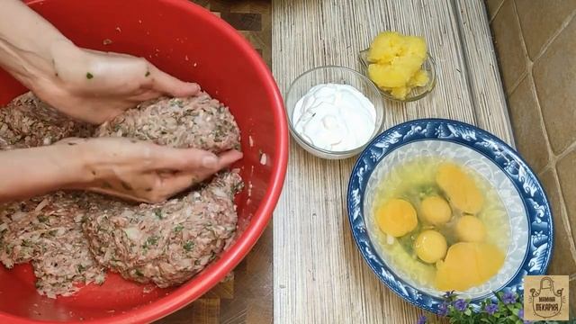 Тава- кебаб ! Сочные биточки в омлете!.mp4 смотреть онлайн