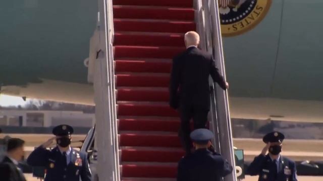 Joe Biden funny gaffe (fail, blooper) + sarcastic commentary/ no wall high enough, stairs смотреть онлайн