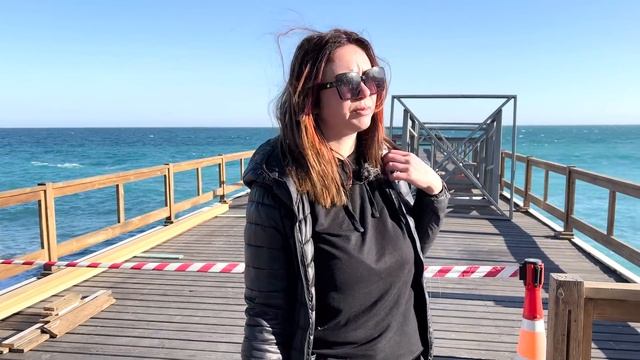 В ЯЛТЕ НЕГДЕ КУПАТЬСЯ В 2022 году? | Почему пляж Массандра закрывают? смотреть онлайн