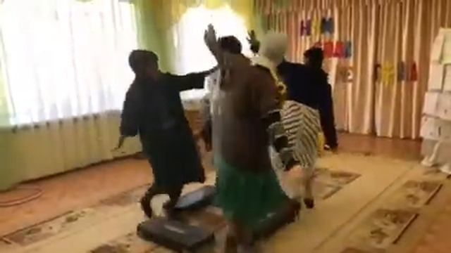 Танец бабушек смотреть онлайн