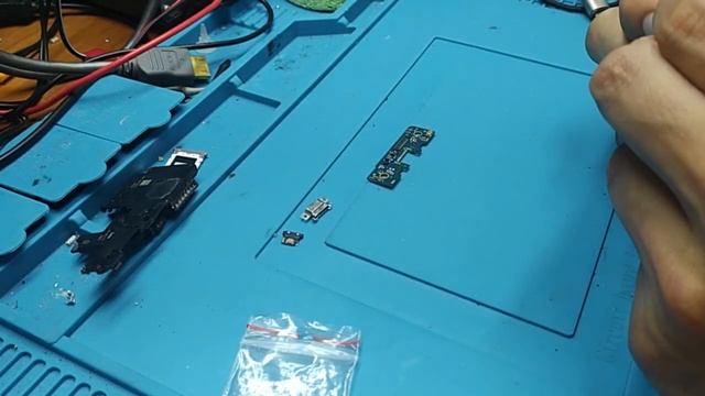 Ремонт планшета MI PAD4 Сломали гнездо разъема USB Type-C смотреть онлайн