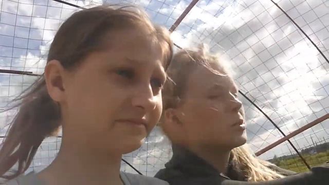 Влог с подругой!!!!гуляем на улице))мальчики на нас обиделись!!:( смотреть онлайн