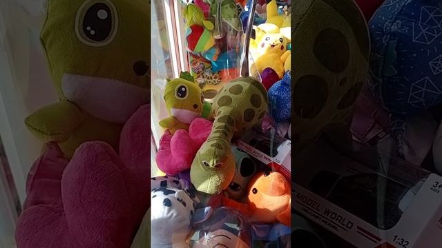 Ловим классного динозавра в аппарате хватайка ? смотреть онлайн