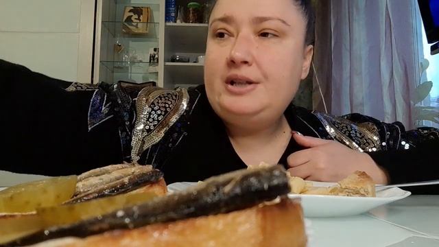 Мукбанг ??Бутеры с жирниньками шпротами???Огурчиками ?Мазик?и Хрустящей булочкой......???❤ смотреть онлайн