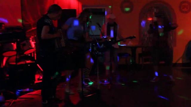 Творческий коллектив "Чudo ЮRA"- Never young смотреть онлайн