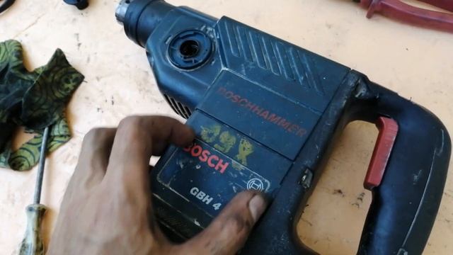 Восстановление неисправного патрона и переключателя режимов перфоратора BOSCH GBH 4 DFE смотреть онлайн