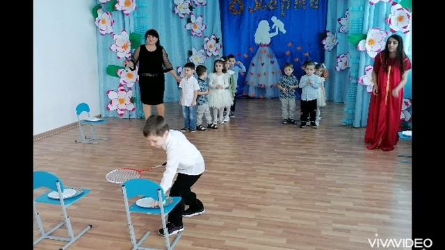 В детском саду прошёл утренник. смотреть онлайн