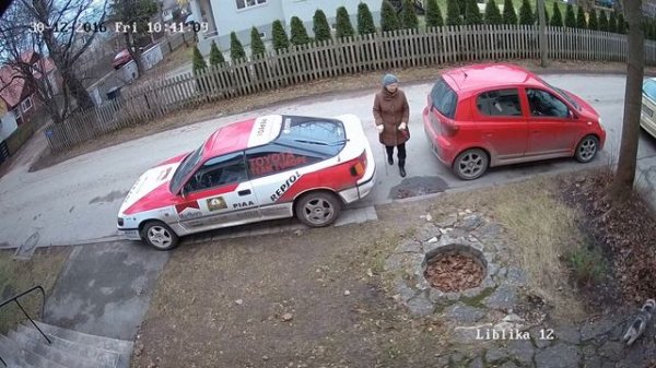 Hikvision DS-2CD2742FWD-IZS