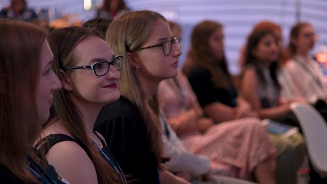International Women in Engineering Day with Oracle Red Bull Racing смотреть онлайн