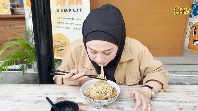 DAPET RESEP RAHASIA DARI CHEFNYA LANGSUNG!! BAKMIE LINEAL!! смотреть онлайн