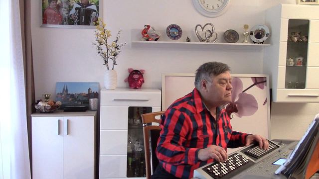 Mуз.М.Блантер "В лесу прифронтовом"исп.В.Мозбах. смотреть онлайн