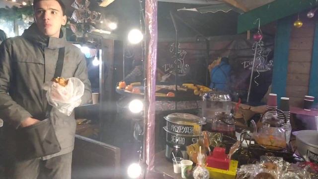 Праздничные гуляния возле ёлки в Днепре 2021. Все на ёлку! смотреть онлайн