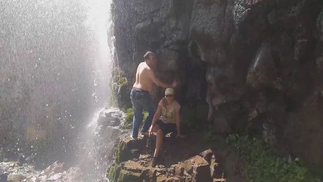 Бутаковским Водрпад. Красивейшее место на нашей планете. 2159 метров над уровнем моря. 2 июля 2023г смотреть онлайн