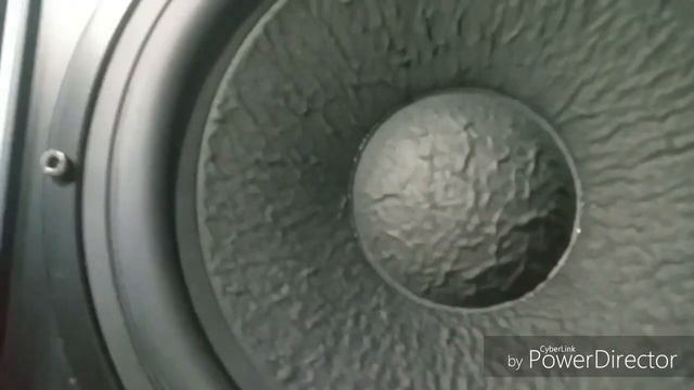 Bassotronics дует на Sven.№195 смотреть онлайн