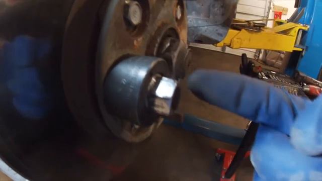How to replace wheel studs on a 1990-1997 Honda Accord смотреть онлайн
