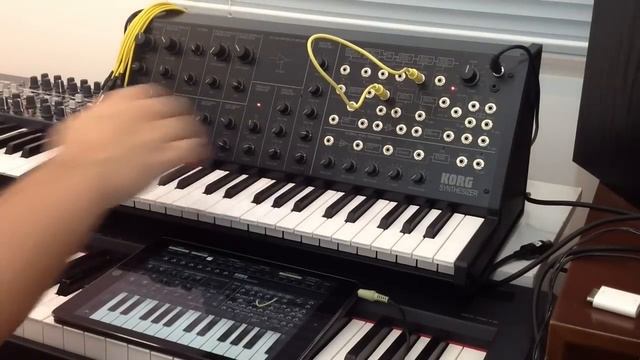 Synth Lead: Korg MS-20 Mini Vs iMS-20 For iPad смотреть онлайн