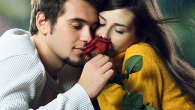 Я ПОДАРЮ ТЕБЕ БУКЕТ,ИЗ АЛЫХ РОЗ! ( слайд шоу) муз. Штайнер,исп.Стайнберг. смотреть онлайн