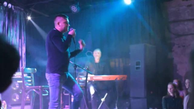 Антон Корсюков, Владимир Бурковский - Белые обои, чёрная посуда (Бумбокс) смотреть онлайн