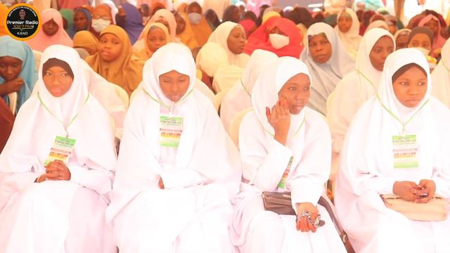 Yar Baiwa bafaranshiya yar shekara 14 ta haddace Alqur'ani a wata hudu kacal a Nigeria. смотреть онлайн
