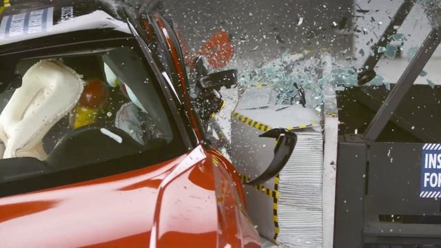 2022 Volvo C40 Recharge original side IIHS crash test смотреть онлайн