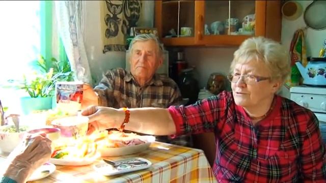 Благовещенка отметила сотый день рождения в кругу родных и близких смотреть онлайн