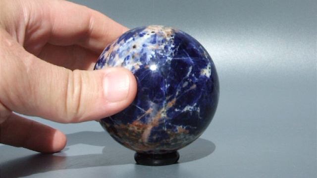 Шар из содалита 66 мм Пакистан //605 смотреть онлайн