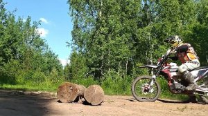 Эндуро-падаван. 2-ая серия. Как проезжать бревно? 3 варианта проезда бревна на ZUUM CBS 300