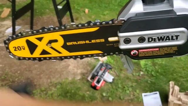 DeWALT 20v XR Brushless 8" Pole Saw Review смотреть онлайн