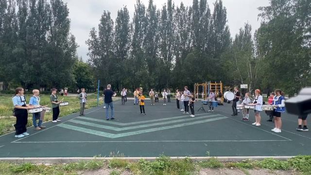 Дефиле:Духовой оркестр Феникс и Шоу барабанов Южного города! (репетиция) смотреть онлайн