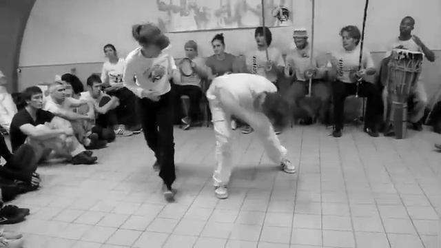 Ginga Nagô Capoeira ancenis 2011 - Mestre Branco & Piaba смотреть онлайн