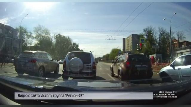 В Ярославле два пешехода попали под колеса автомобиля смотреть онлайн