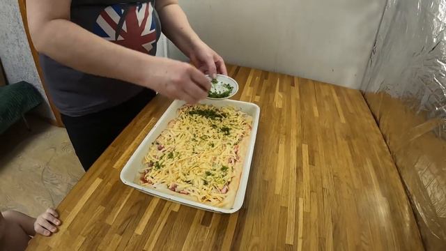 Рецепт домашней пиццы от мамы. Обзор закусок к пиву. смотреть онлайн