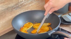 Горячая Брускетта с карамелизированной грушей и сыром Бри!