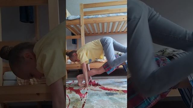 Первое видео на канале Макарёк. Йога челлендж ? смотреть онлайн