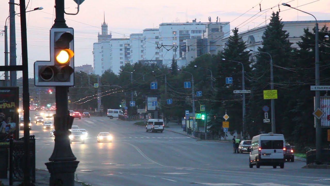 Светофор в дали.