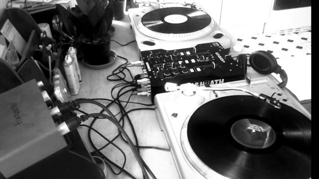 Reggae Vinyl - FEMALE ROOTS SINGERS смотреть онлайн