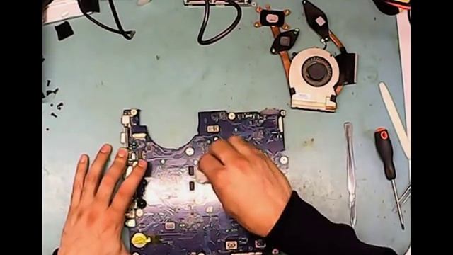 Разборка и чистка (Disassembly and Cleaning) Samsung NP-R580 смотреть онлайн