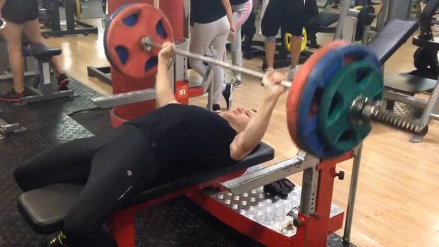 135 кг жим лежа смотреть онлайн