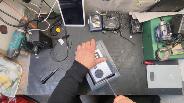 сейф оказалась не просто вскрыть. Но что же там было? смотреть онлайн