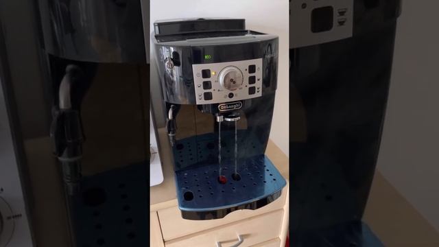 Setup and installation of your new De’Longhi Magnifica S Coffee Machine смотреть онлайн