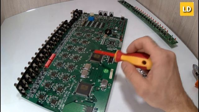 Мультиплексор для видео наблюдения разбор на радиодетали содержащие золото. смотреть онлайн