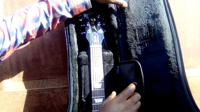 Unboxing Gibson Les Paul Studio guitar #Gibson #LesPaul смотреть онлайн