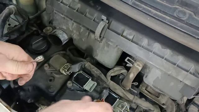 Замена и проверка катушек зажигания Daihatsu Mira L275V KF-VE смотреть онлайн